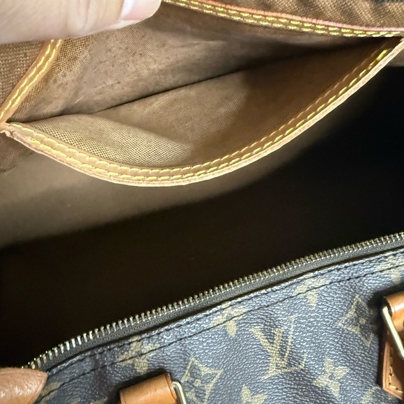 Louis Vuitton Monogram Speedy 40 - Picture 12 of 16